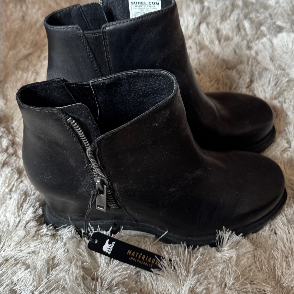 Nordstrom Black Ankle Booties with Minimalist Design
